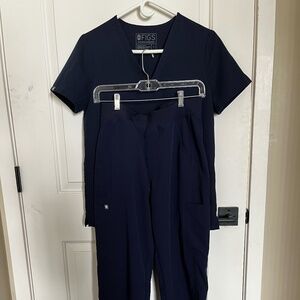 FIGS Scrub Set Casma Top Small Axim Bottoms Medium Navy Blue